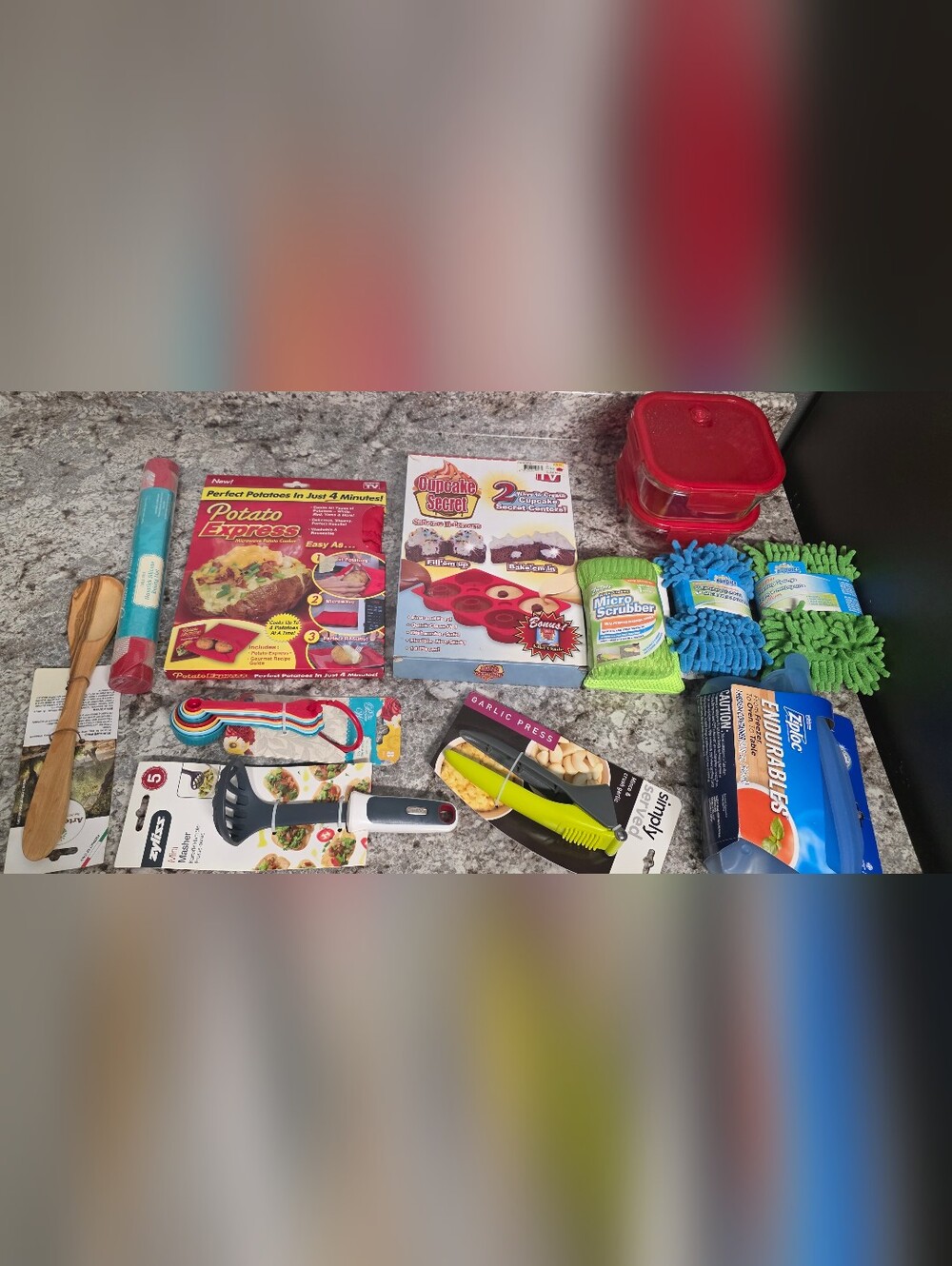 Neq Kitchen Lot As Seen On Tv, Micro Scrubs, Glass Snap Containers And More.
